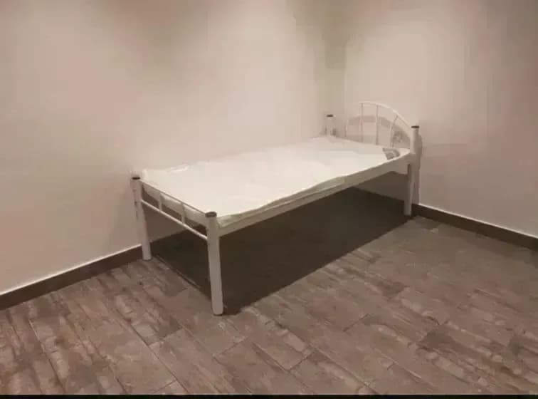 سرير للبيع